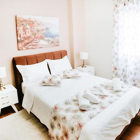 Best House, Ellinou Stratiotou, Ayia, Patra Екстер'єр фото