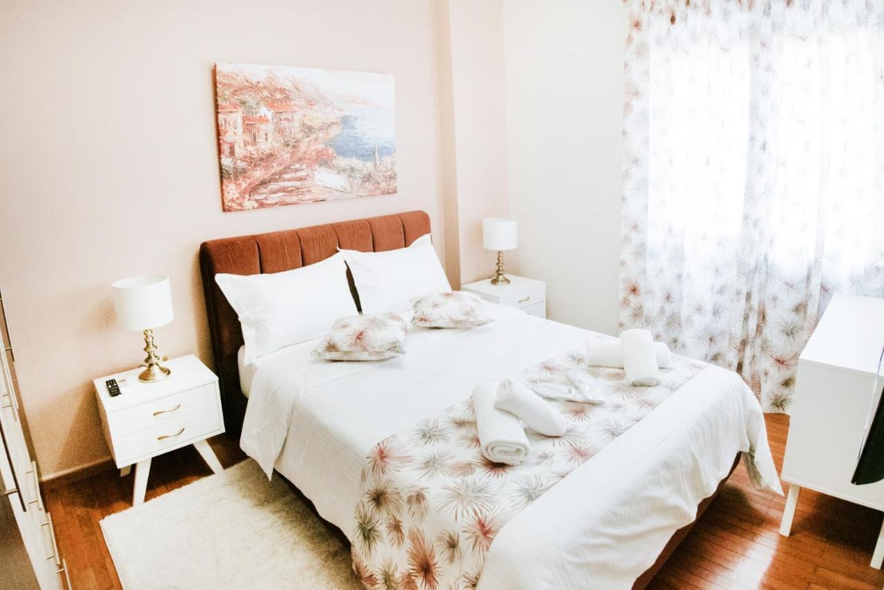 Best House, Ellinou Stratiotou, Ayia, Patra Екстер'єр фото