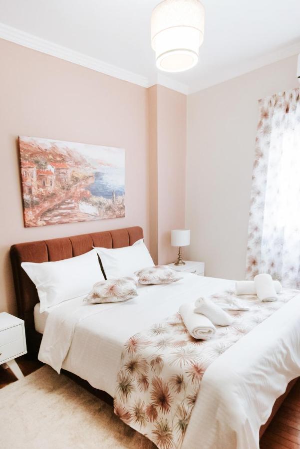 Best House, Ellinou Stratiotou, Ayia, Patra Екстер'єр фото