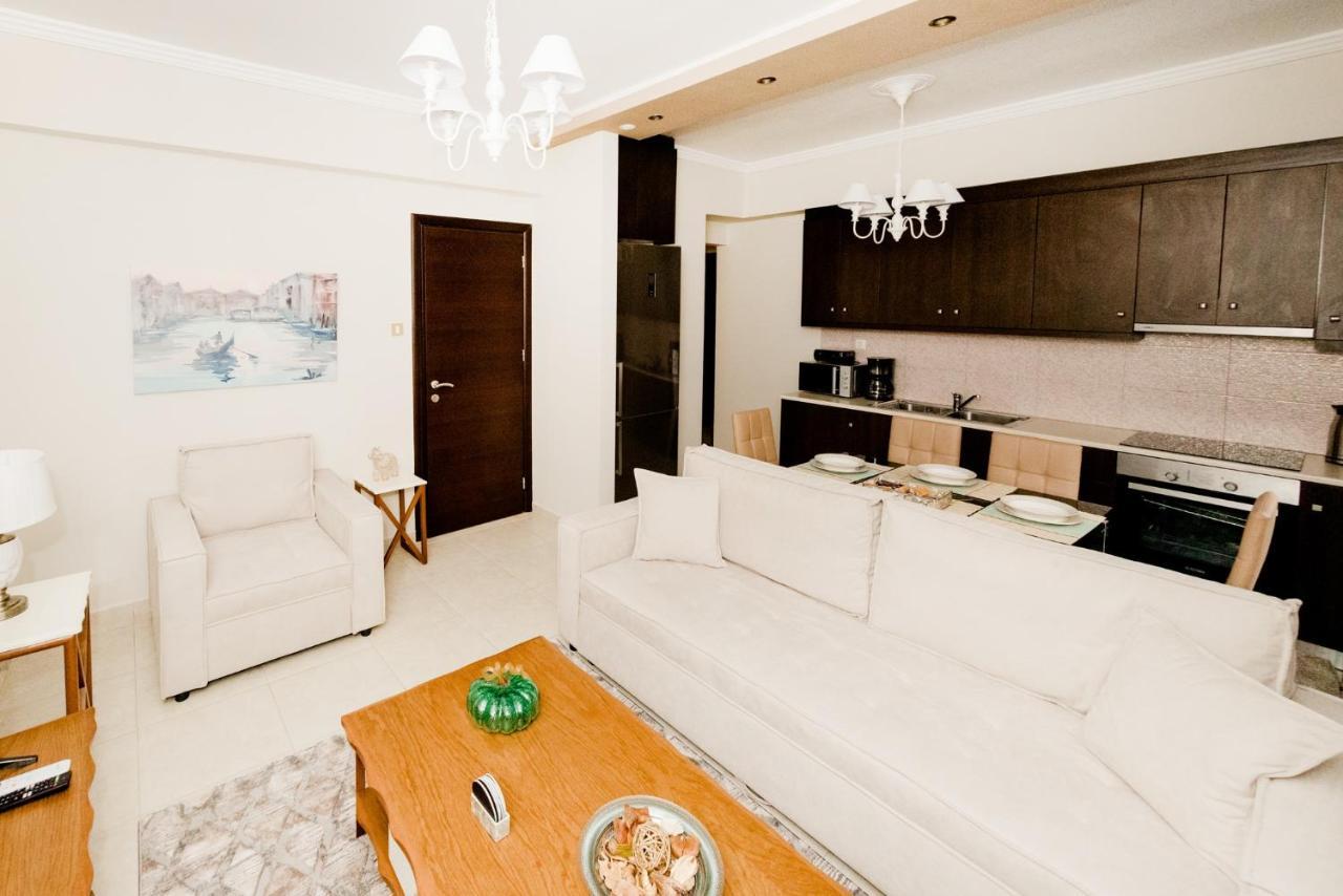 Best House, Ellinou Stratiotou, Ayia, Patra Екстер'єр фото