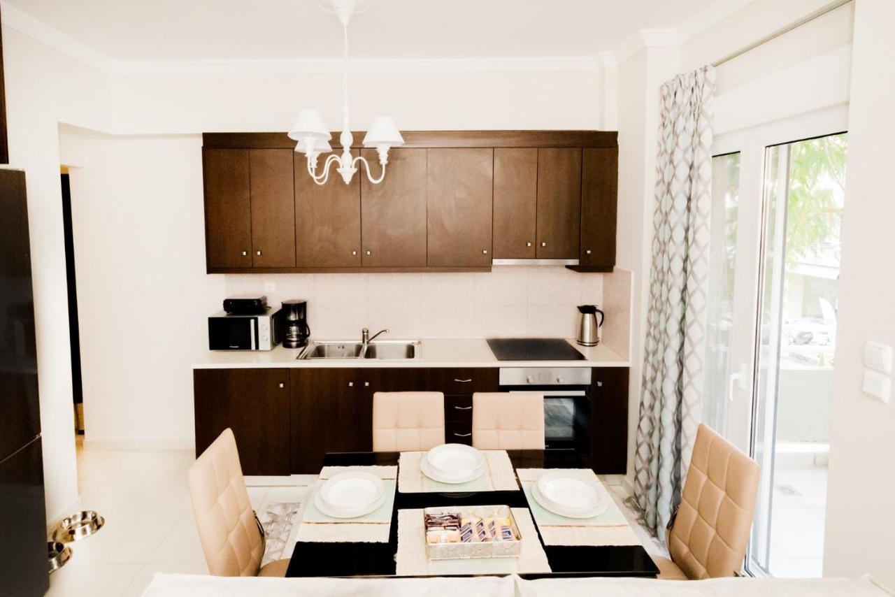 Best House, Ellinou Stratiotou, Ayia, Patra Екстер'єр фото